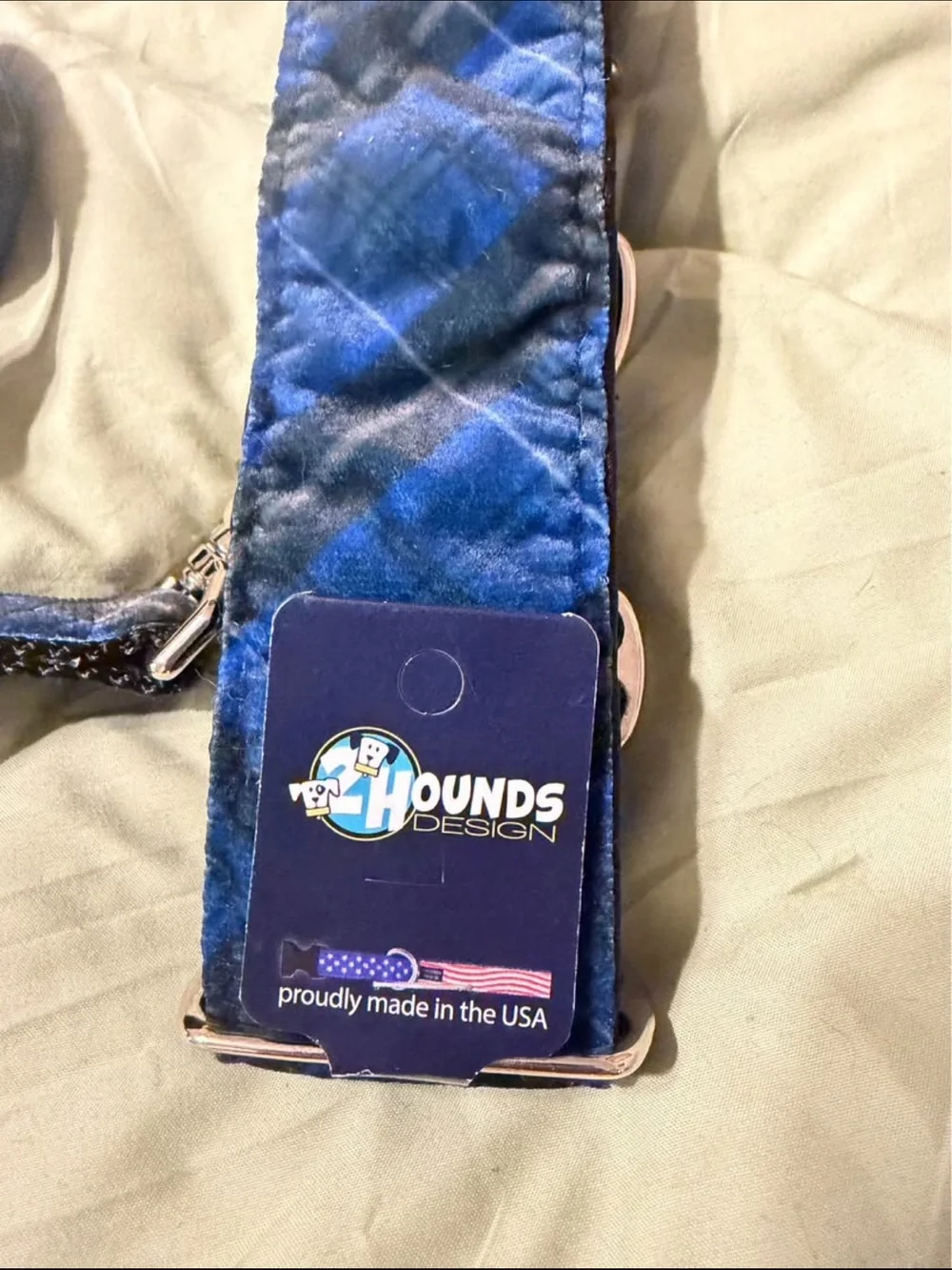 Two 2” martingale colors and 4’ leash.  14-18” neck. Greyhound or whippet.  New